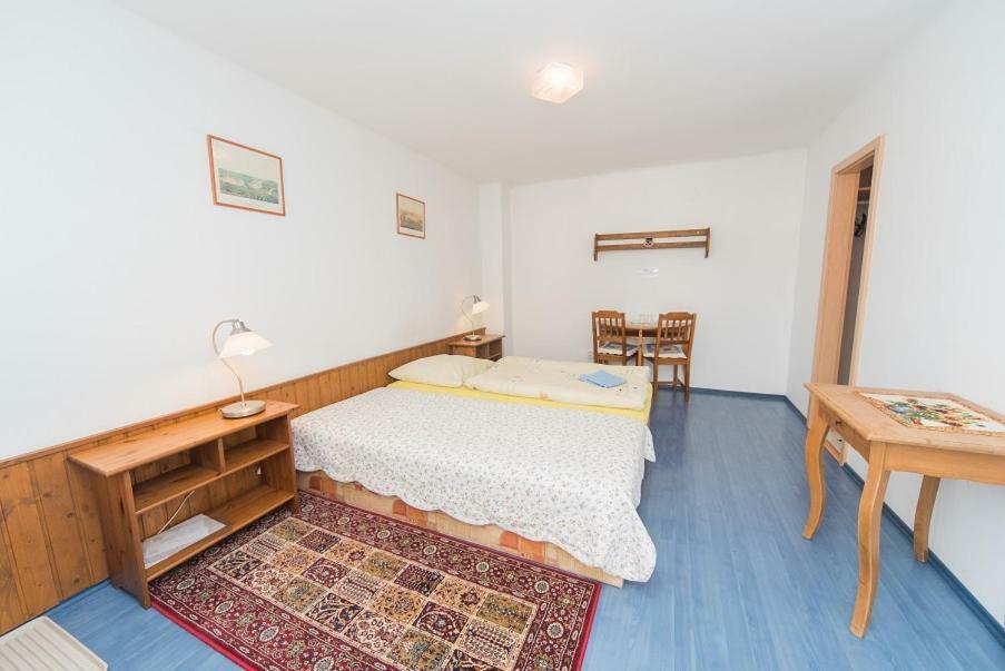 Pension U Kostela Cesky Brod Buitenkant foto