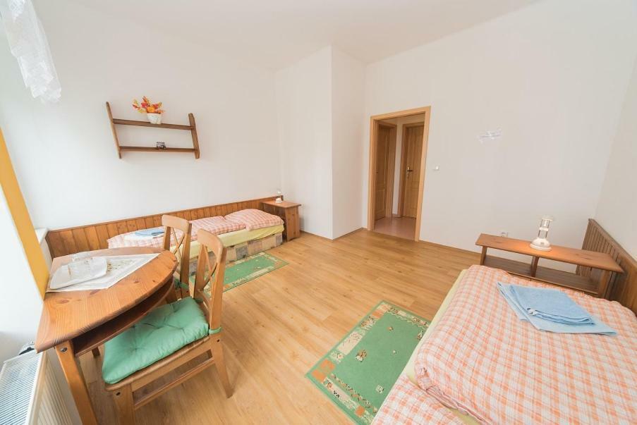 Pension U Kostela Cesky Brod Buitenkant foto