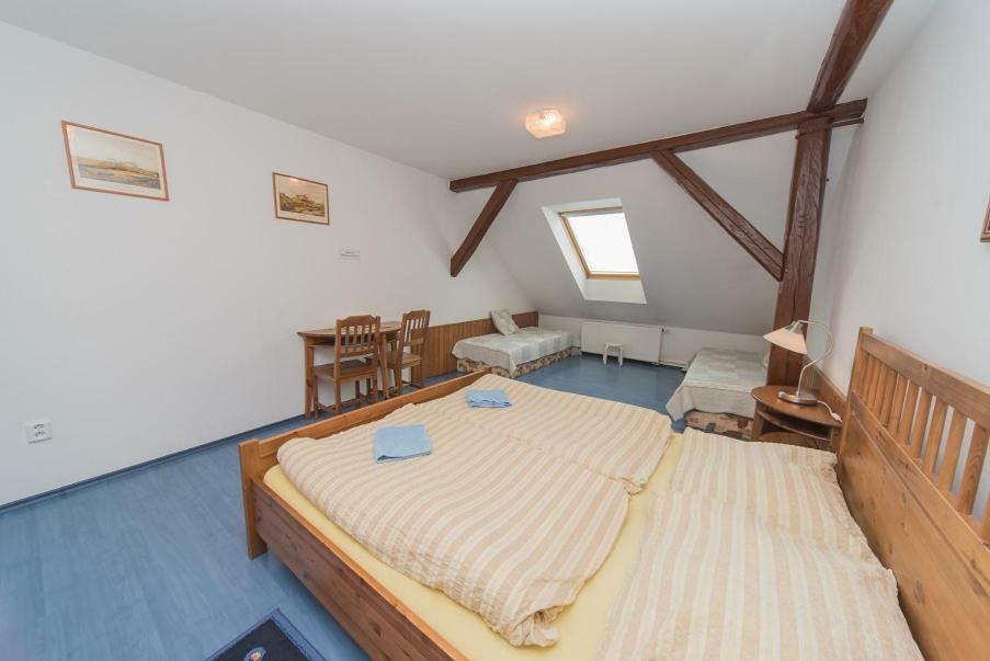 Pension U Kostela Cesky Brod Buitenkant foto