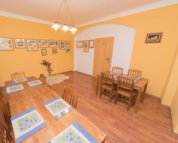 Pension U Kostela Cesky Brod Buitenkant foto