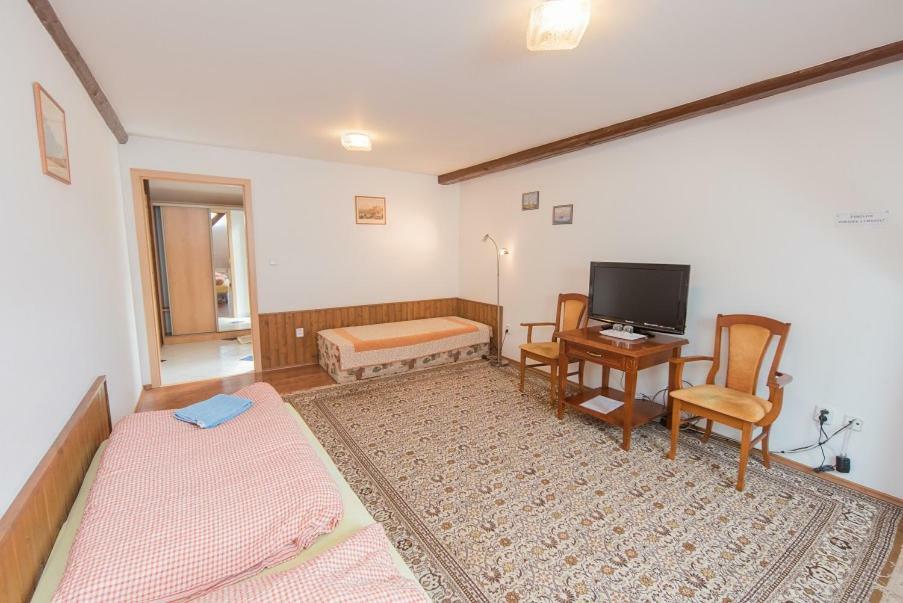 Pension U Kostela Cesky Brod Buitenkant foto