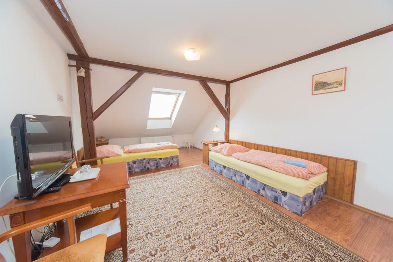 Pension U Kostela Cesky Brod Buitenkant foto