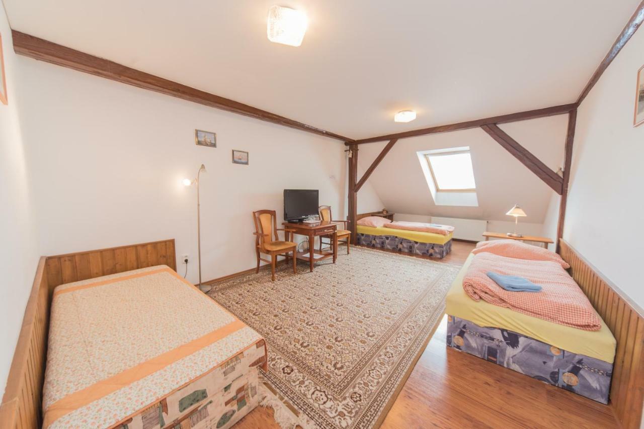 Pension U Kostela Cesky Brod Buitenkant foto
