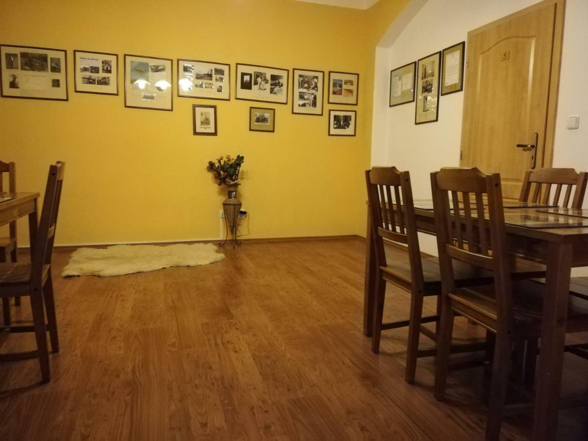 Pension U Kostela Cesky Brod Buitenkant foto