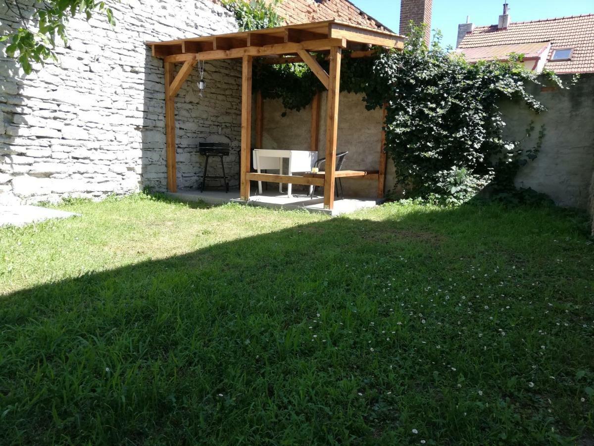 Pension U Kostela Cesky Brod Buitenkant foto