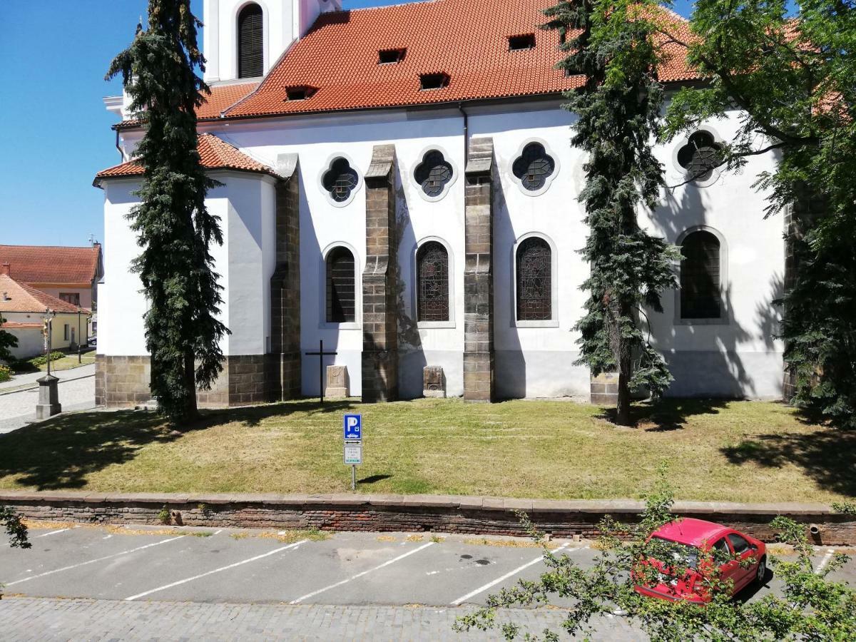 Pension U Kostela Cesky Brod Buitenkant foto