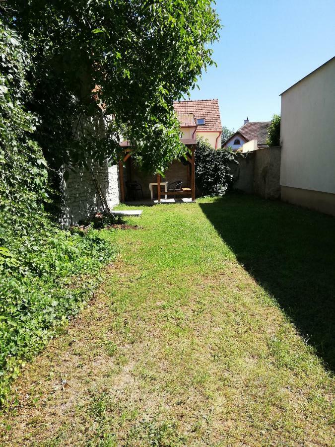 Pension U Kostela Cesky Brod Buitenkant foto